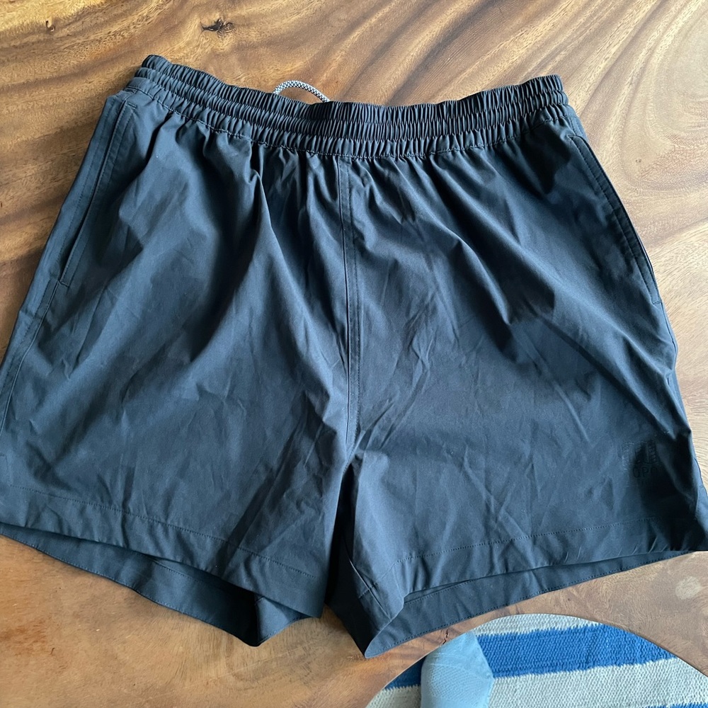 NWOT TOPO Medium tech lightweight athletic shorts
